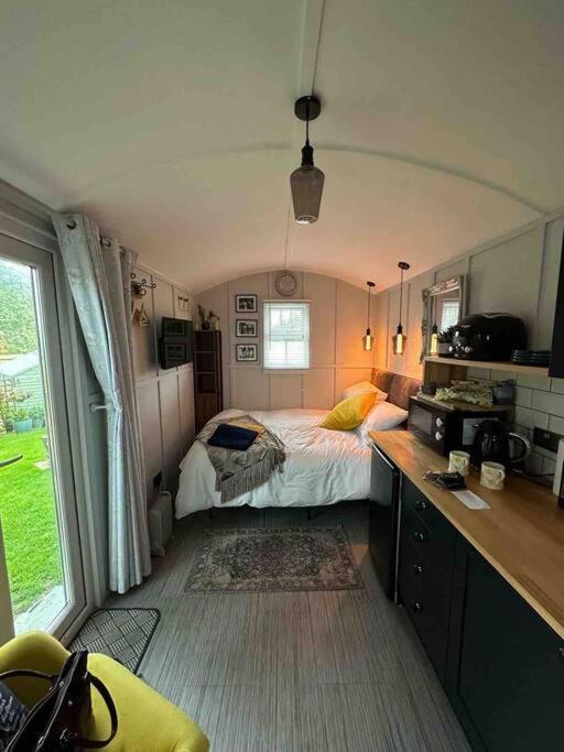 Beautiful Shepherd'S Hut นิวมาร์เก็ต ภายนอก รูปภาพ